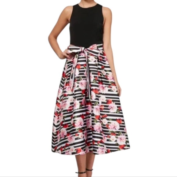 SLNY Dresses & Skirts - SLNY Floral Flare Sleeveless Dress... Size 16
